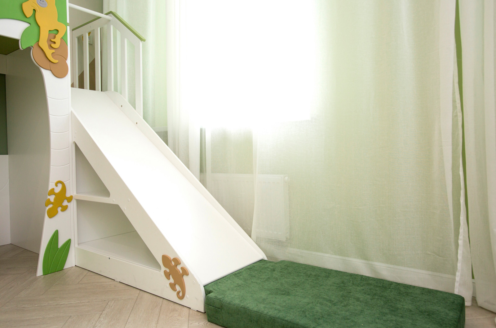 Детская игровая комната в стили джунгли