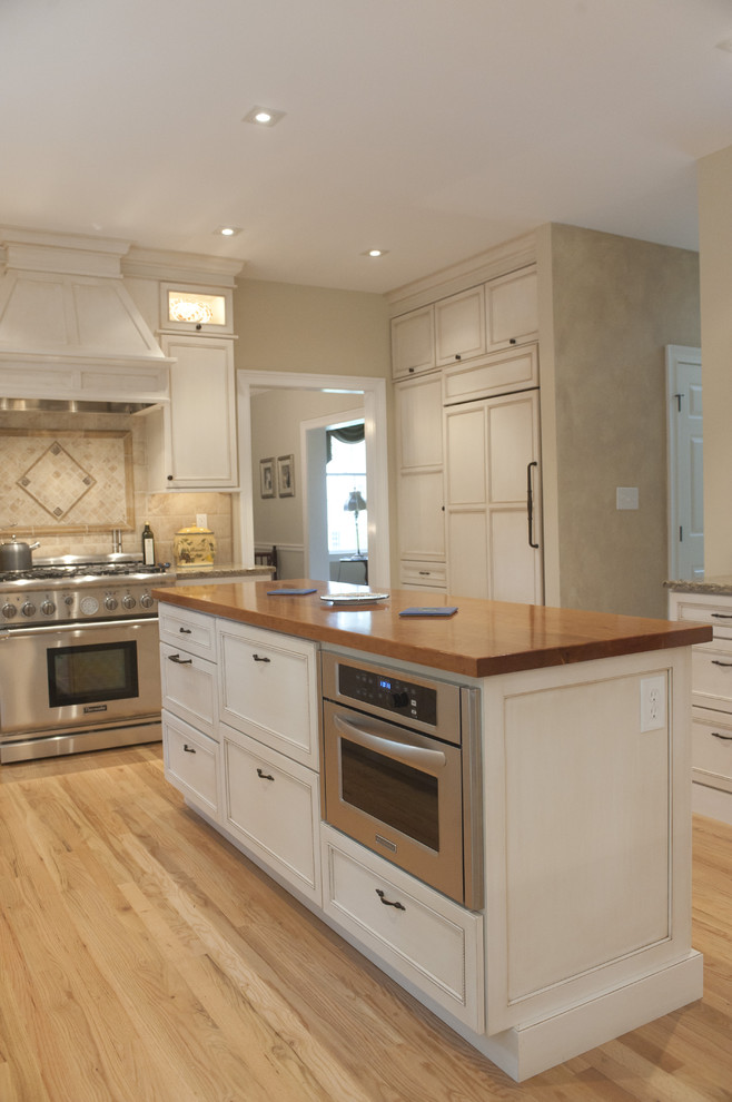 Photo of a traditional kitchen in Philadelphia with wood benchtops.