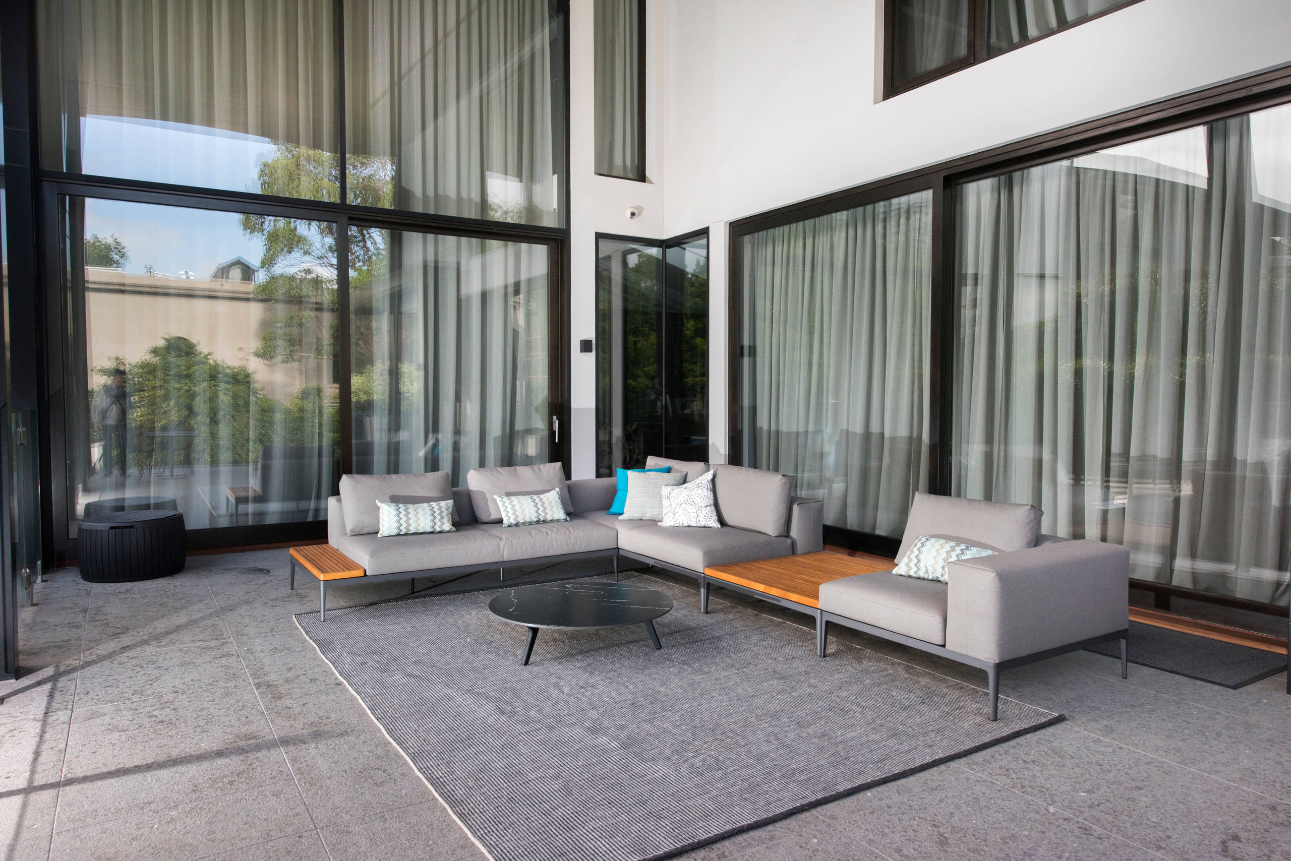 Contemporary Outdoor Entertainment Area