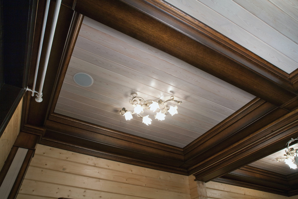 Кессонные потолки, стеновые панели, двери и кухня в деревянном доме