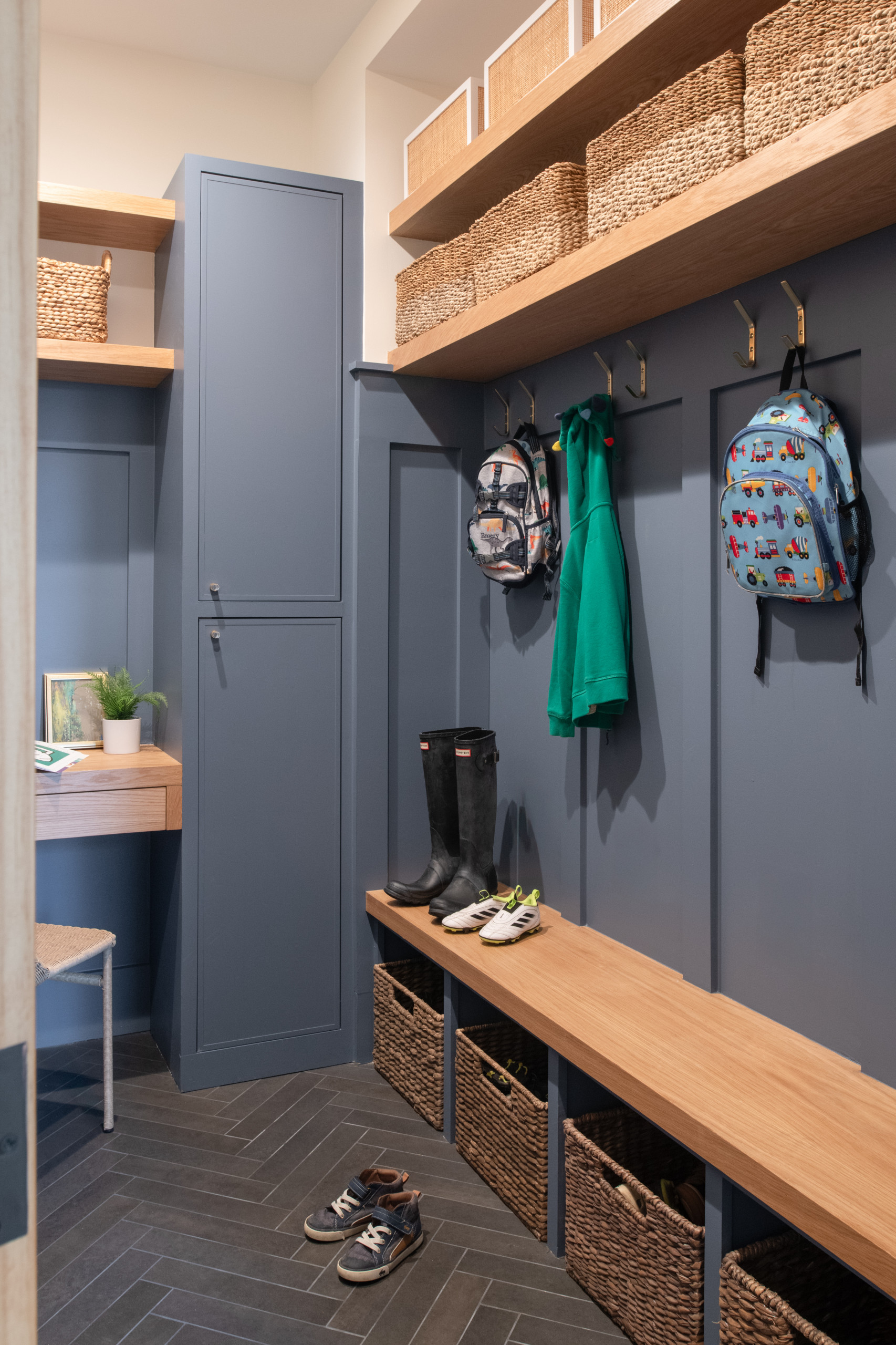 Warm Modern Kitchen Renovation with Natural Oak & Green Accents