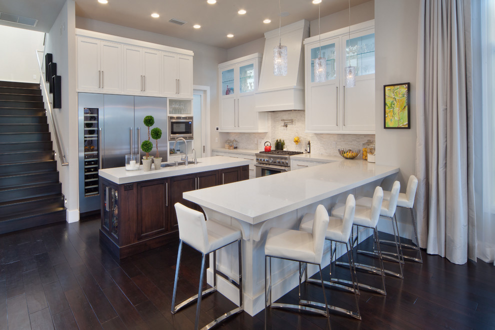 Example of a mid-sized transitional u-shaped dark wood floor and brown floor open concept kitchen design in Orlando with a double-bowl sink, shaker cabinets, white cabinets, granite countertops, gray backsplash, matchstick tile backsplash, stainless steel appliances and a peninsula