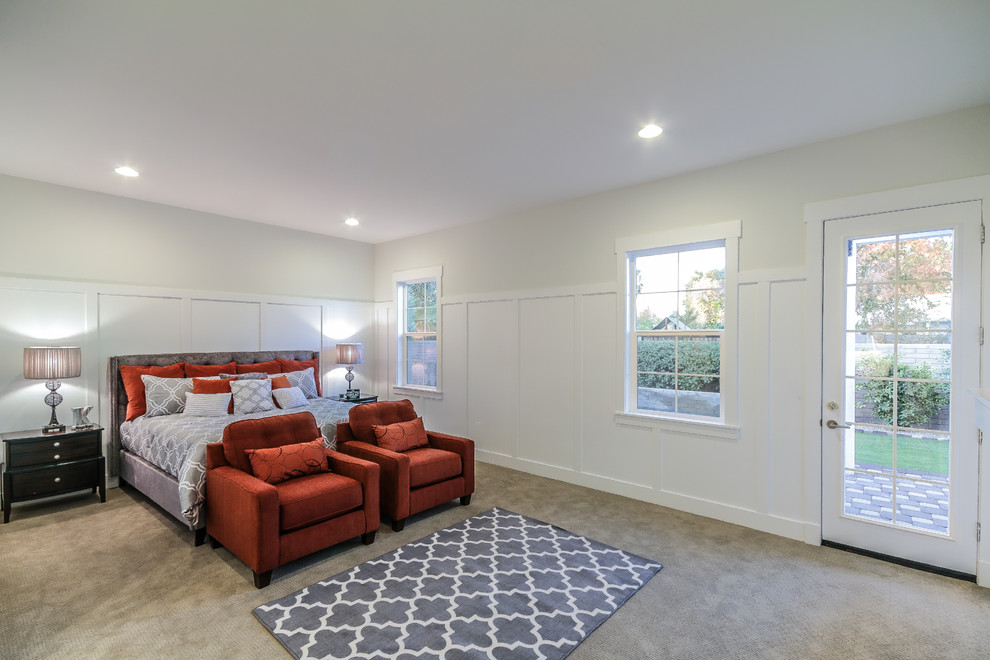 Bedroom - transitional bedroom idea in Phoenix