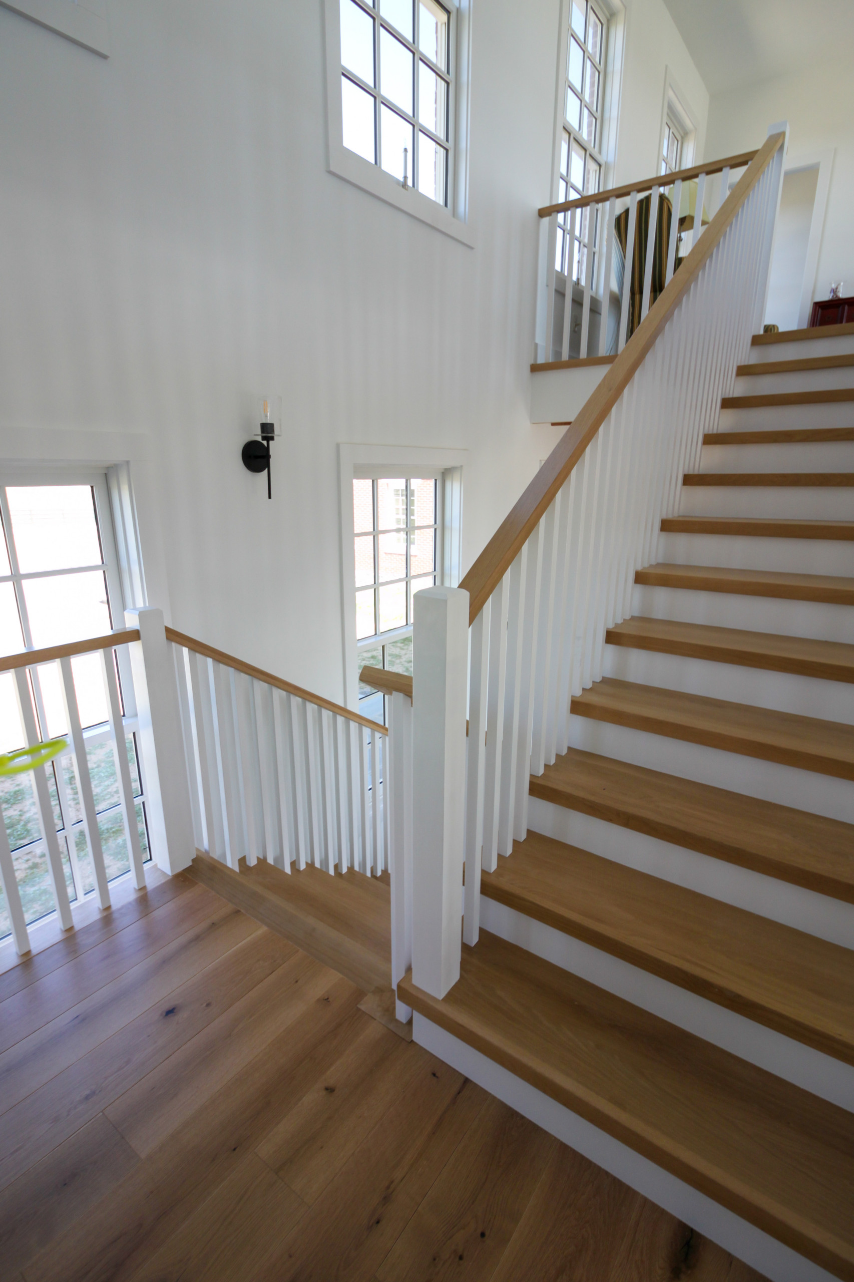 91_U-Shaped Floating Staircase Surrounded by Bucolic Mountain Views, Winchester,