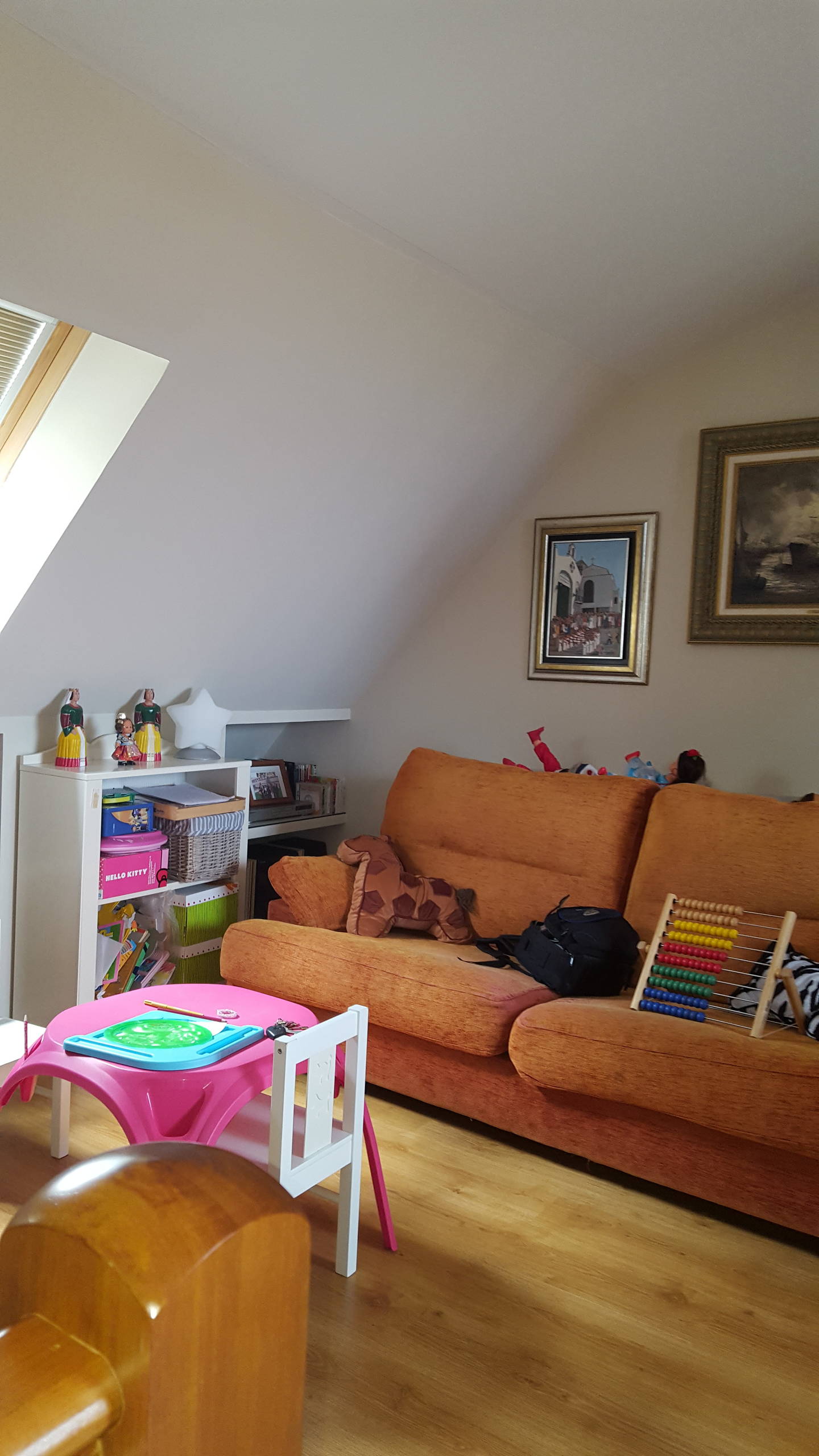 Remodelación de habitación en buhardilla para espacio multifuncional