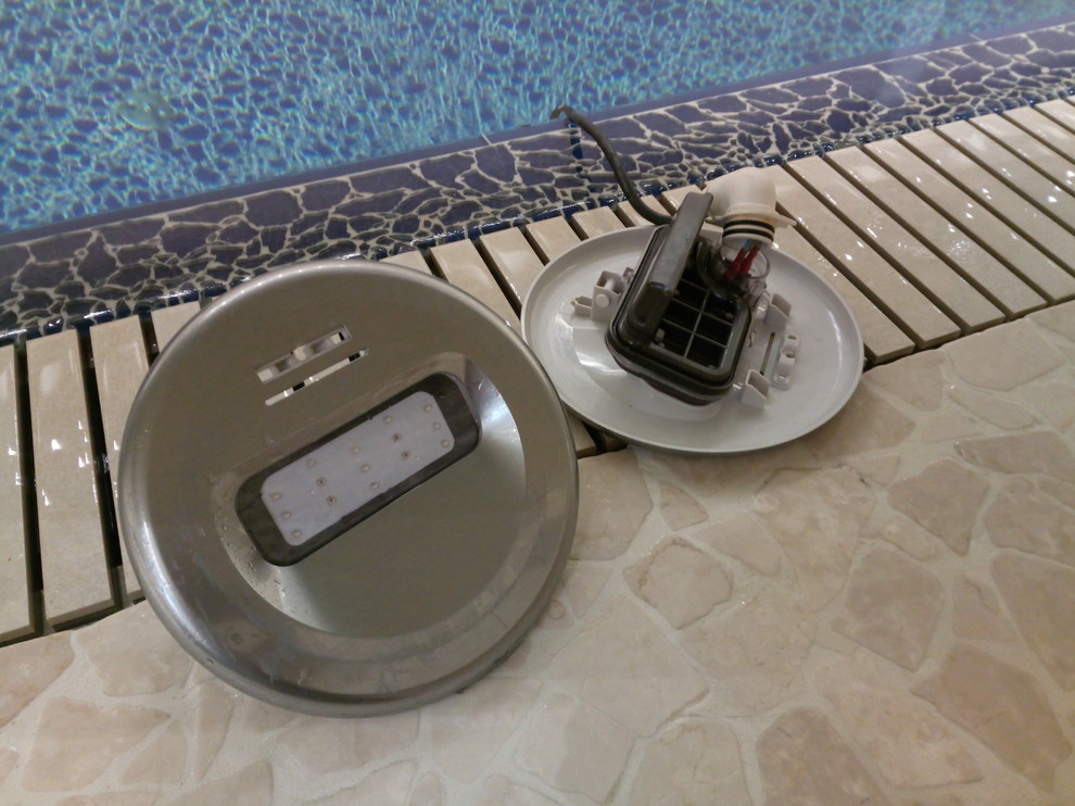 Замена прожекторов без слива воды