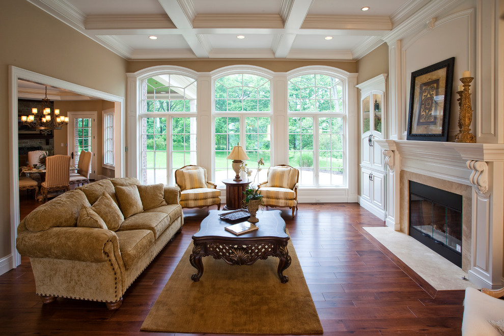 Design ideas for a traditional living room in Cincinnati.