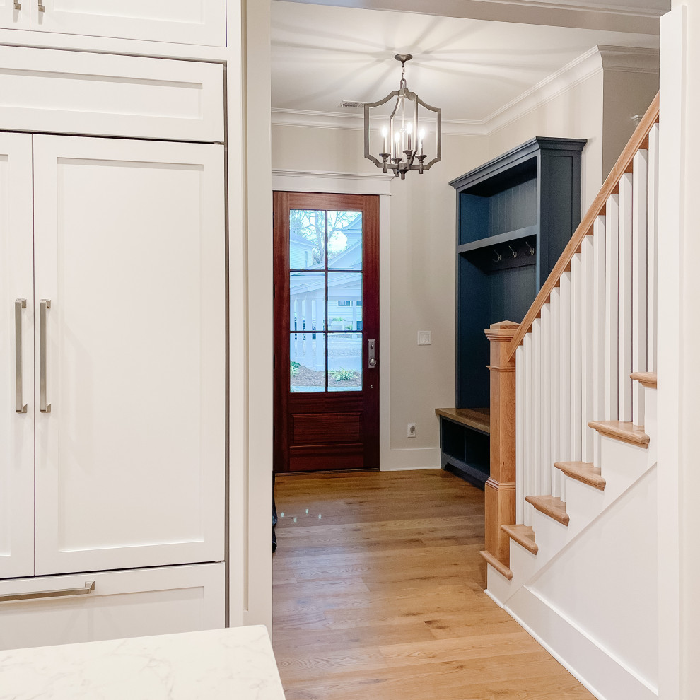 Example of a transitional entryway design in Atlanta