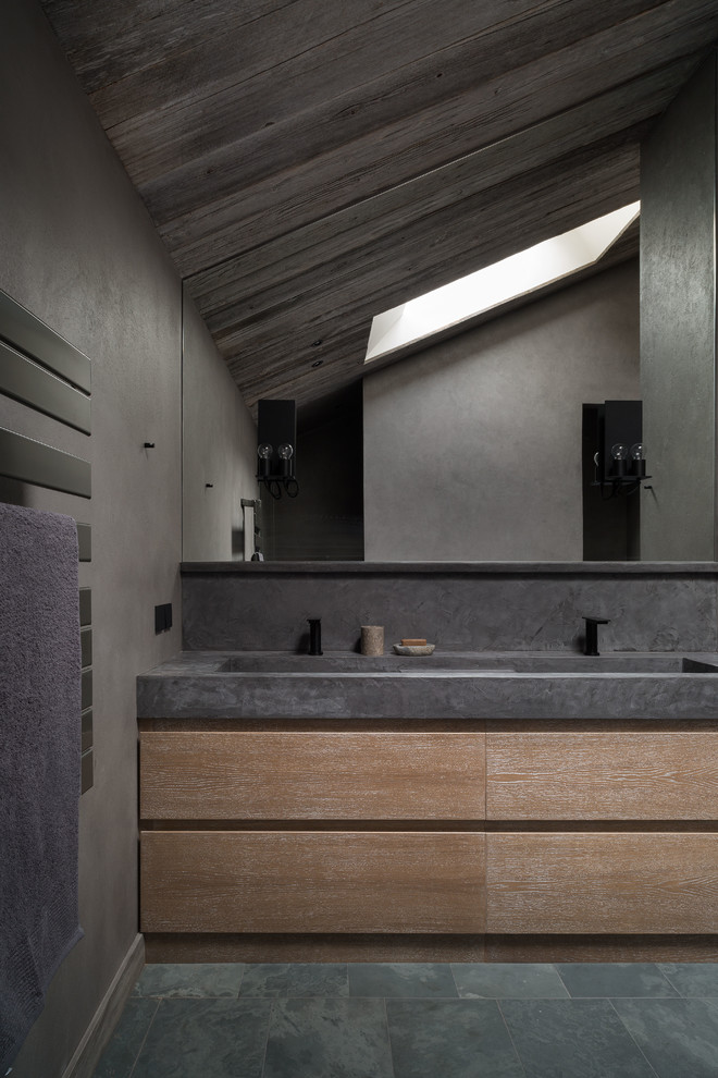 This is an example of a large industrial kids bathroom in Moscow with grey walls, slate floors, an integrated sink, concrete benchtops and grey benchtops.
