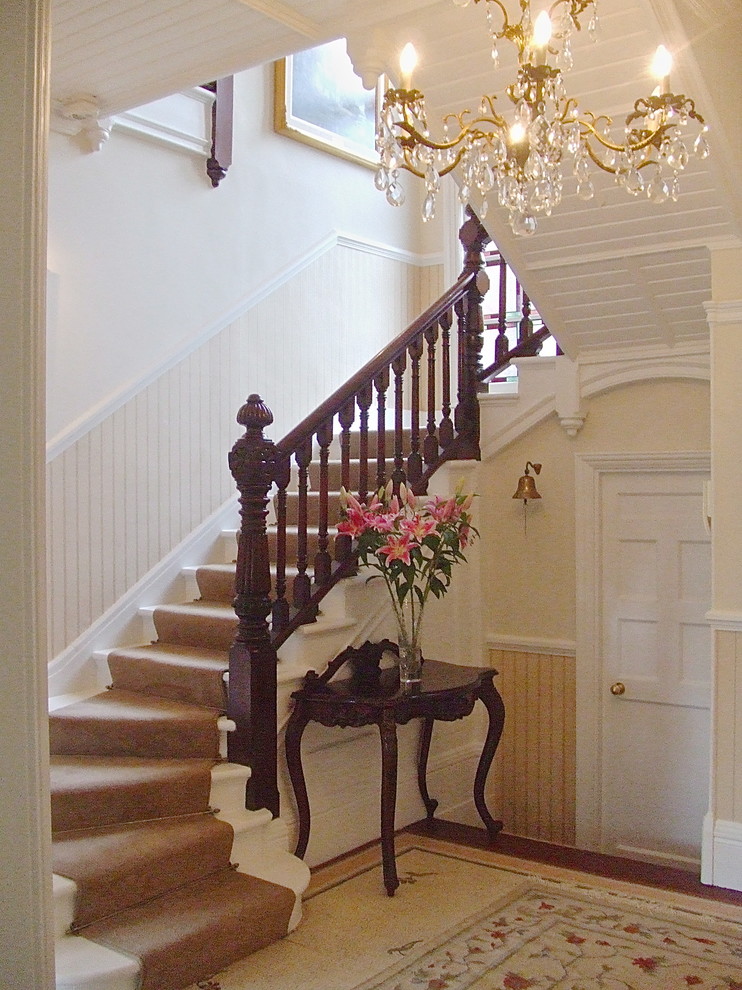 Inspiration for a traditional entryway in London.