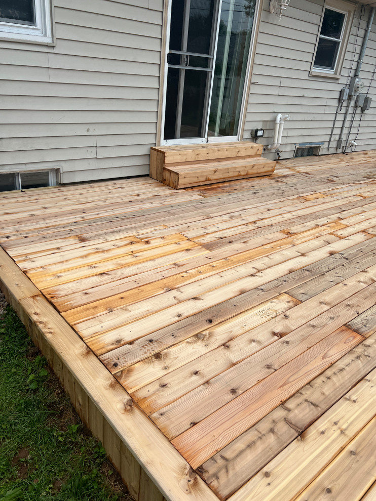 Menasha Cedar Deck