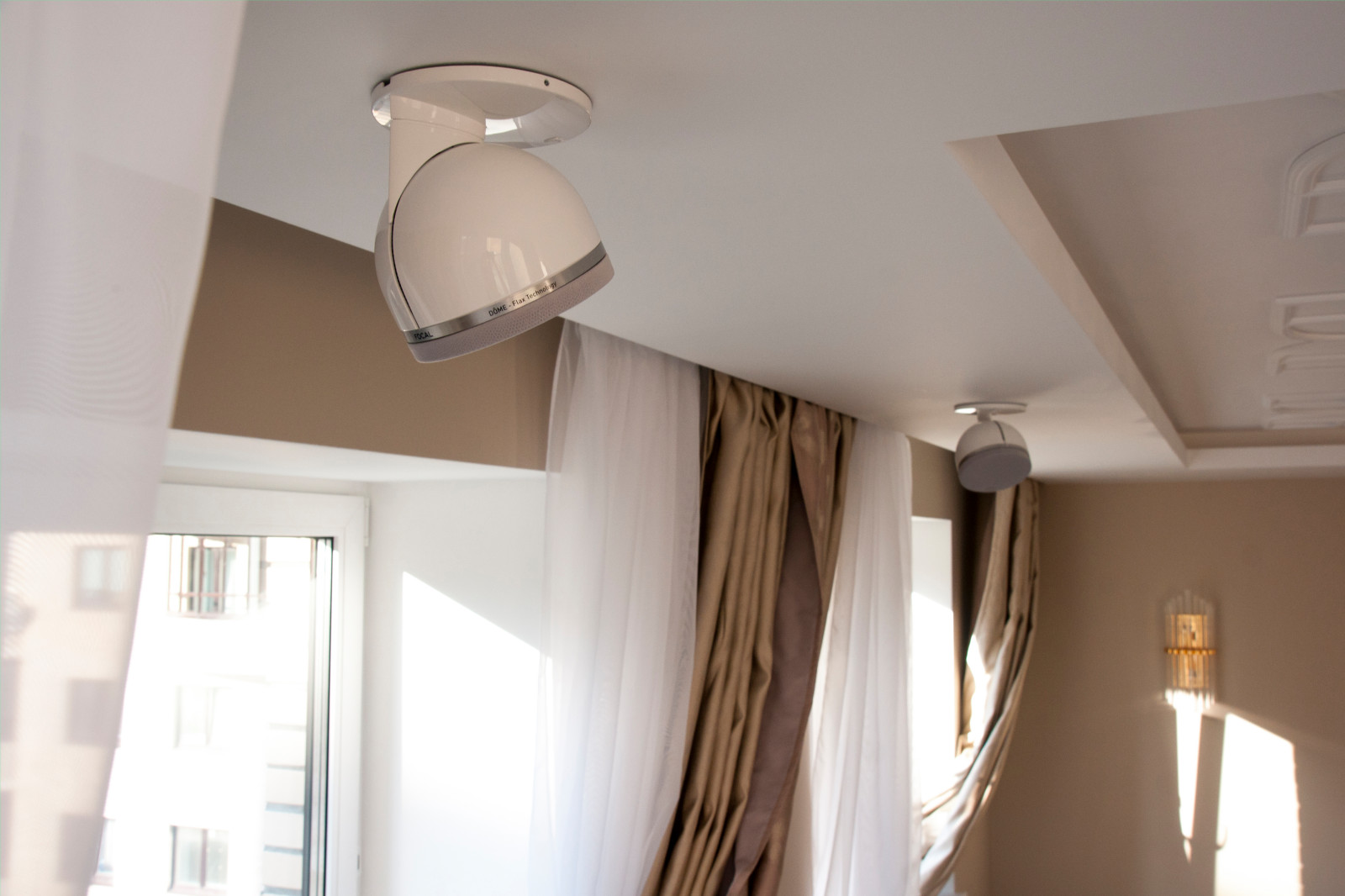 Тыловая подвесная акустика