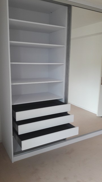 Ammenagement d'un T2 contemporaneo-armadio
