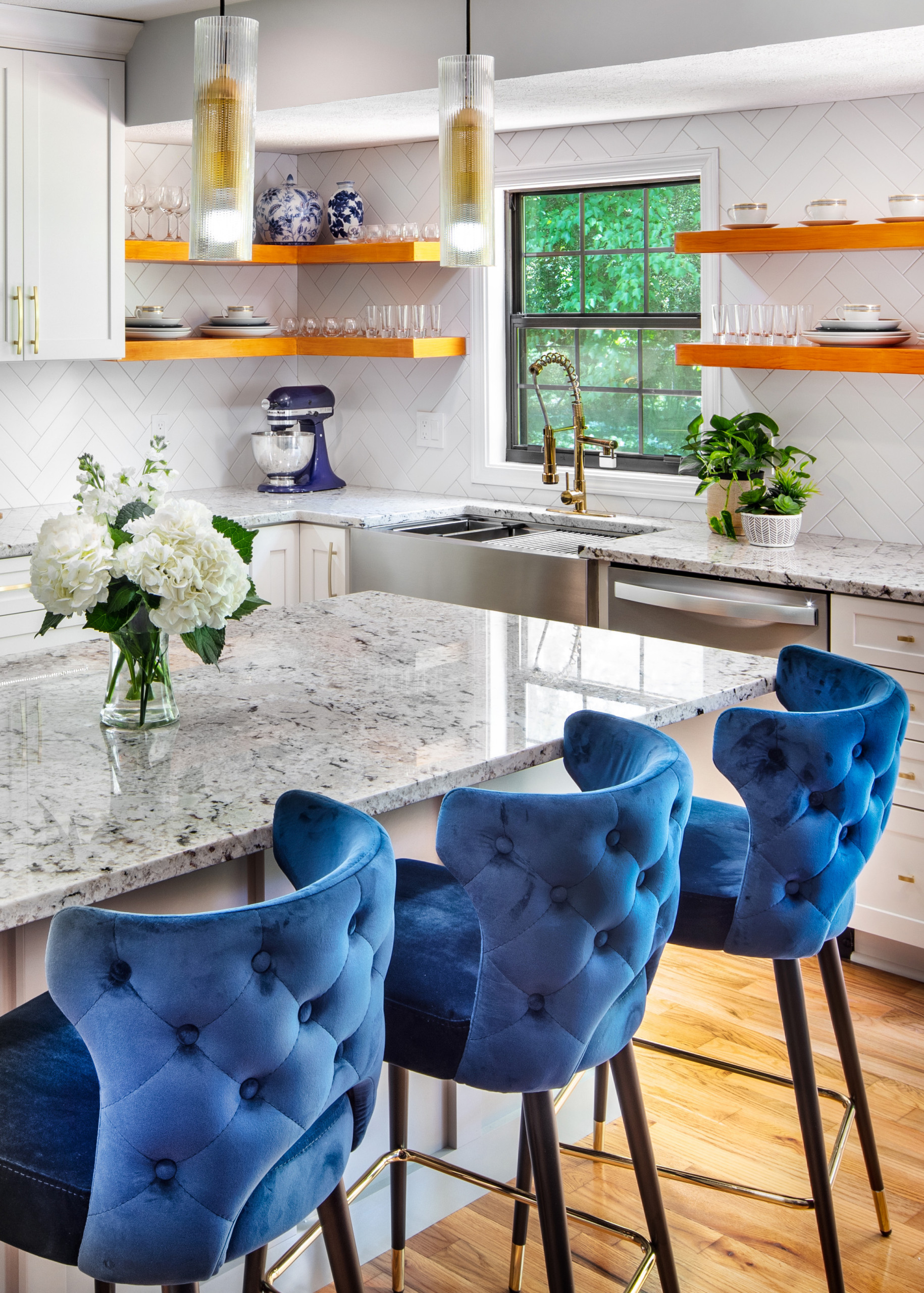 Kitchen With A Splash of Color!