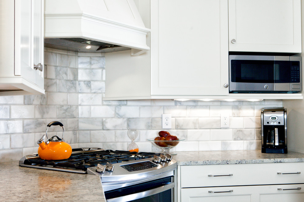 Kitchen - transitional kitchen idea
