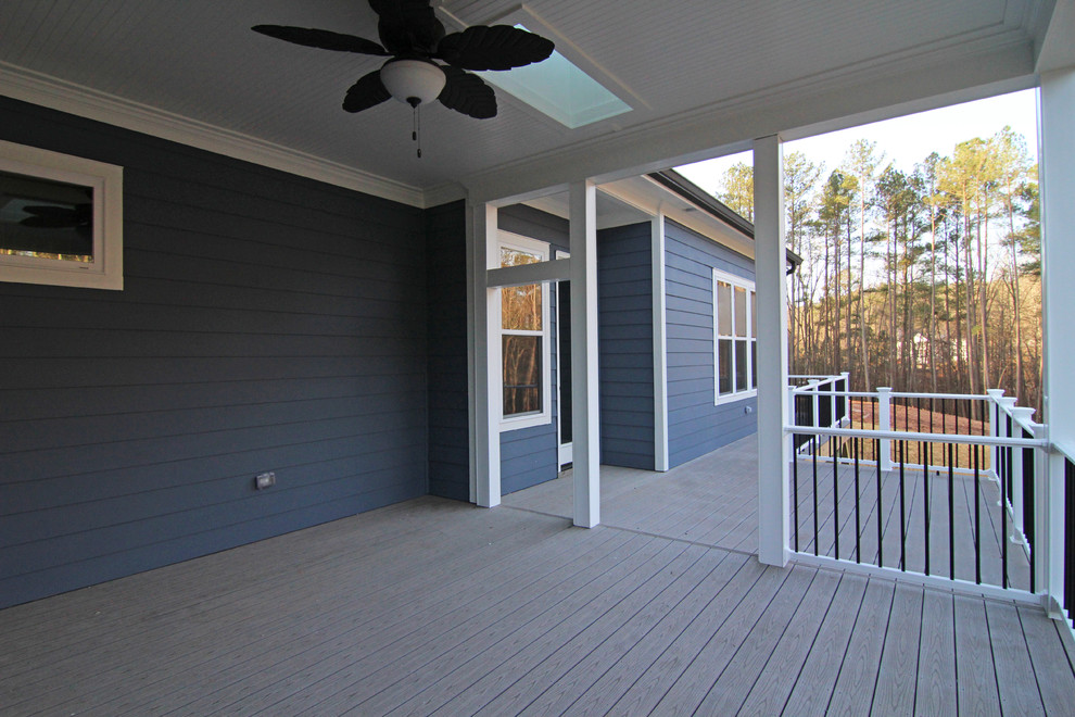 Photo of an expansive traditional backyard screened-in verandah in Raleigh with decking and a roof extension.