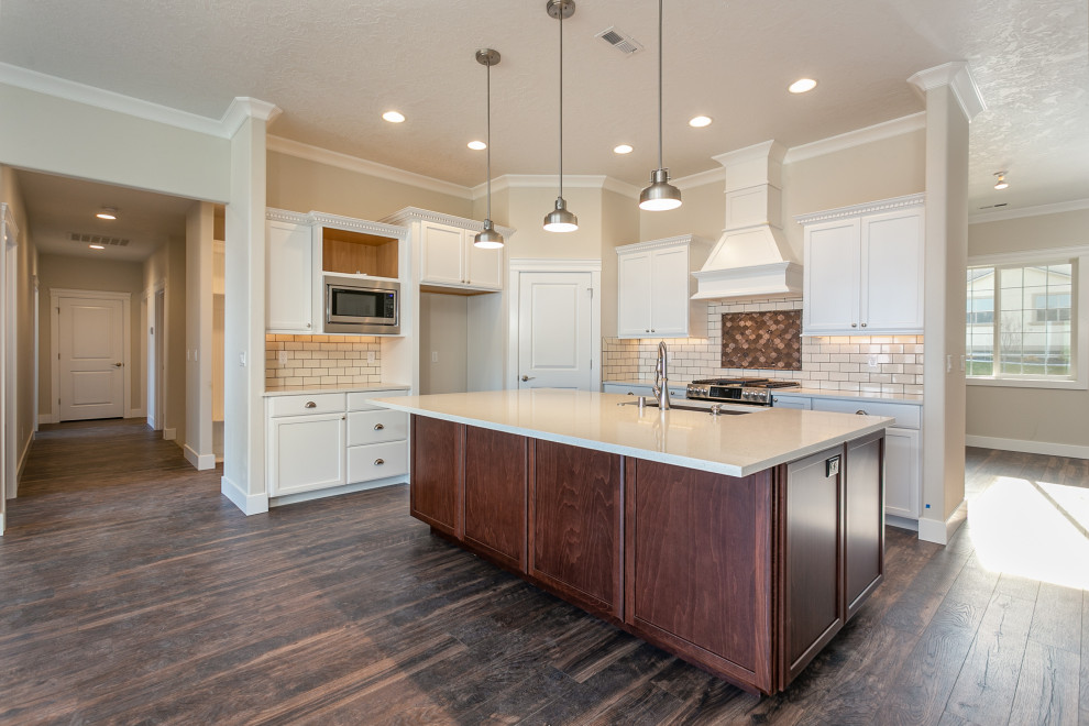 Kitchen - transitional kitchen idea