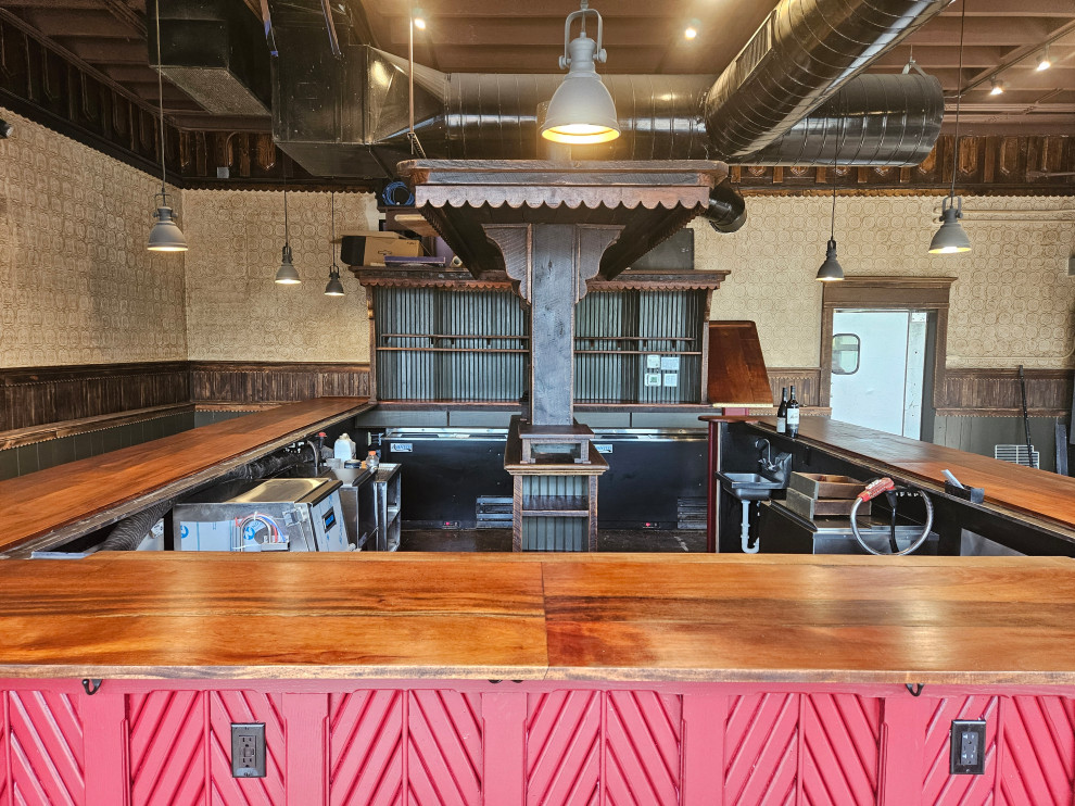 Commercial Tyber Creek Pub