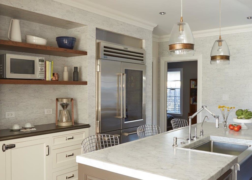 Example of a transitional kitchen design in Chicago