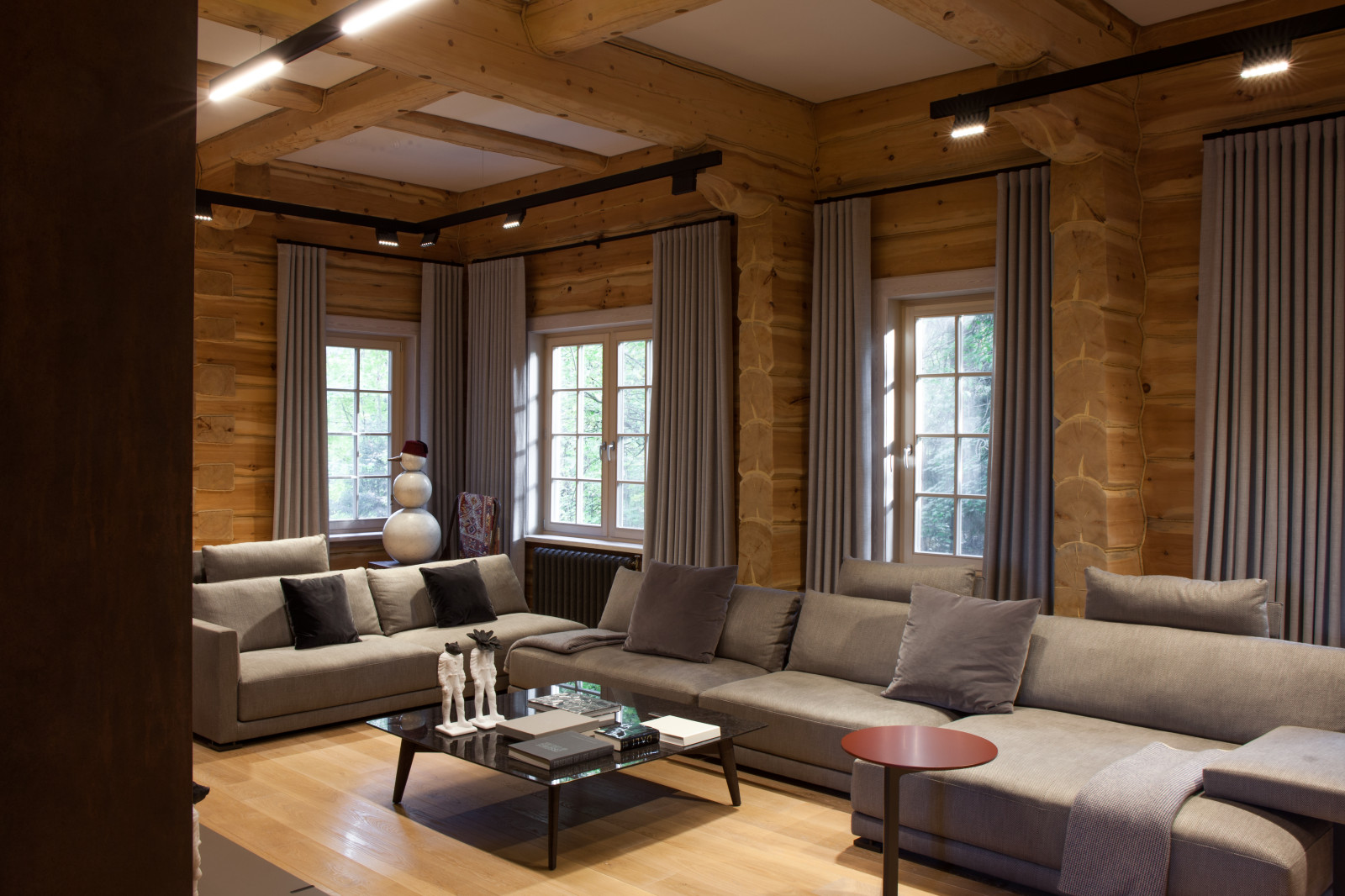 Изба с современным наполнением