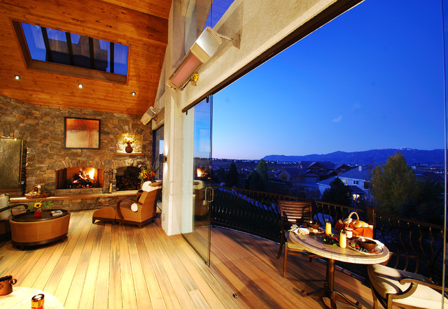 Year-Round Deck rustico-terraza-y-balcon