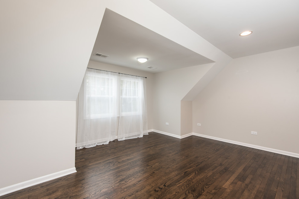 Inspiration for a transitional home design remodel in Chicago