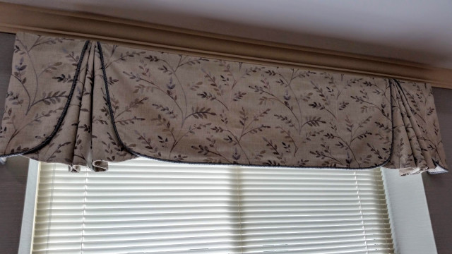 Valances traditional-dining-room