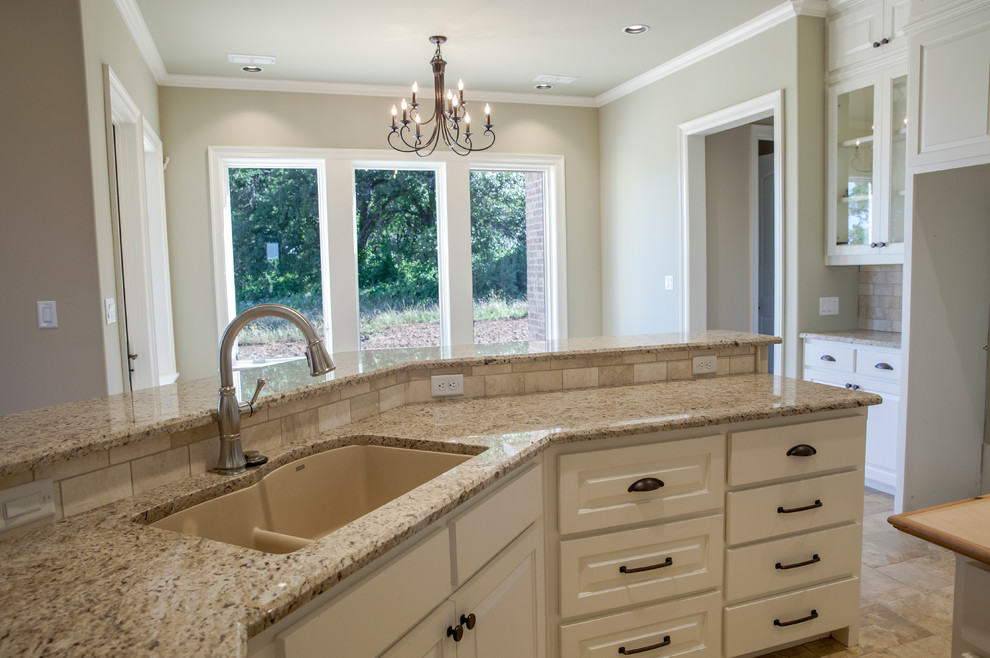 Home design - transitional home design idea in Dallas