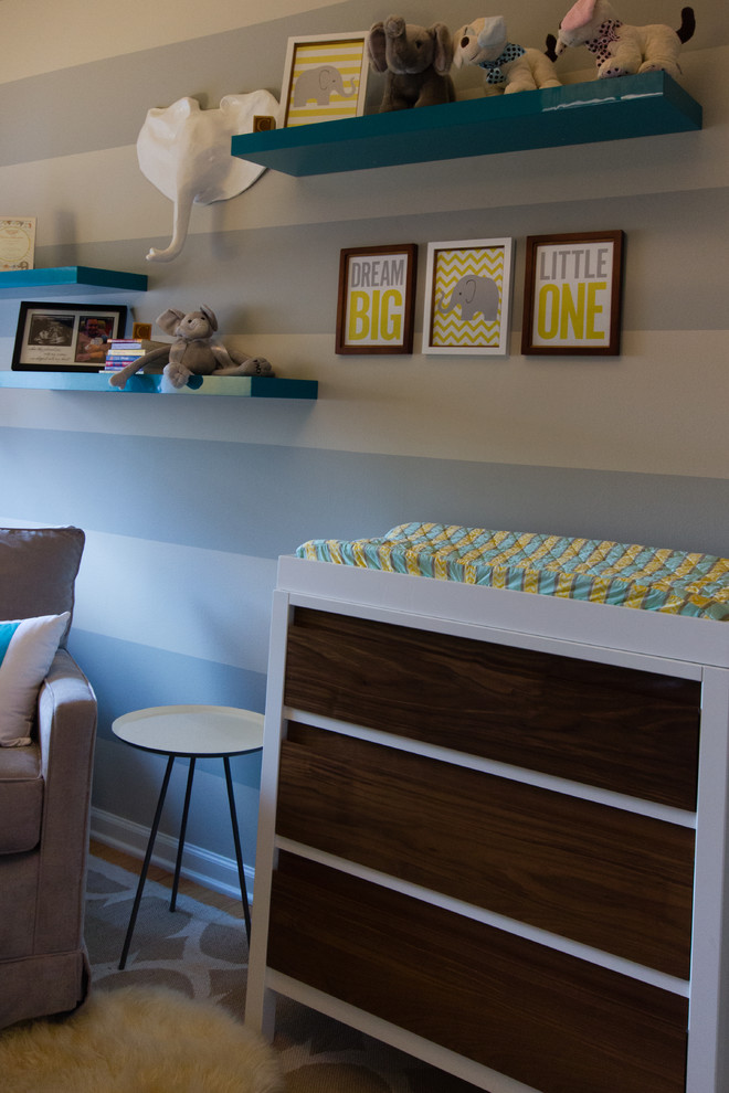 Example of a small transitional gender-neutral home design design in Chicago with beige walls