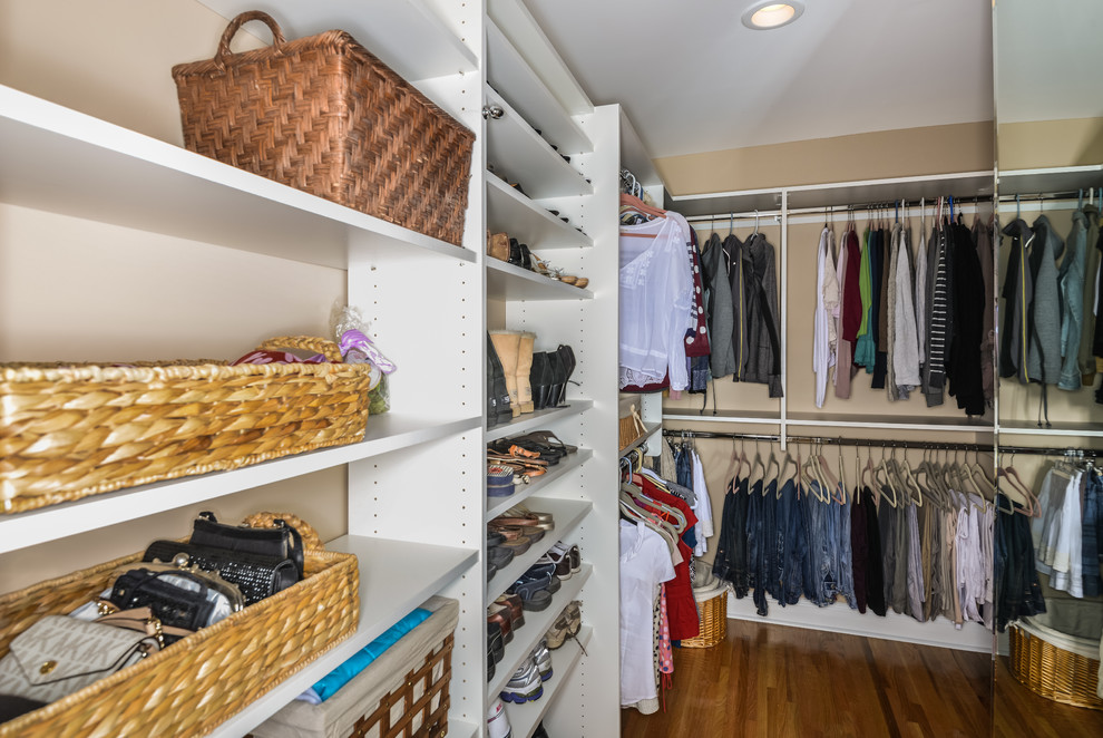 Large traditional storage and wardrobe in Tampa.