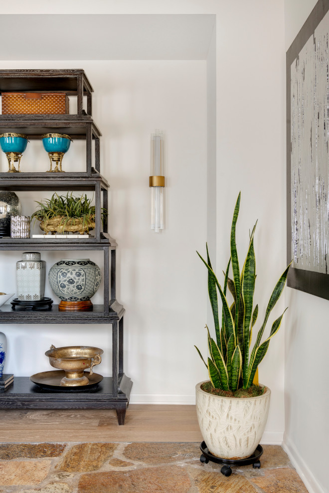 Transitional entryway photo in Minneapolis