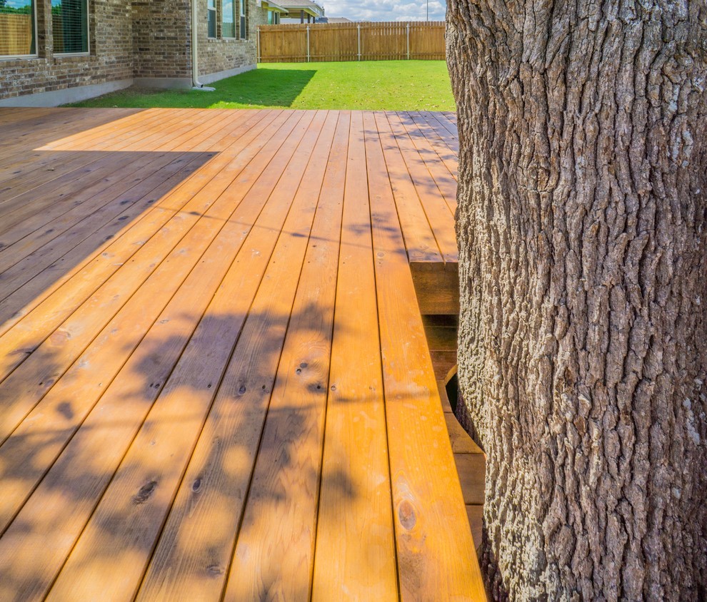 Inspiration for a mid-sized transitional backyard home design remodel in Austin with a roof extension