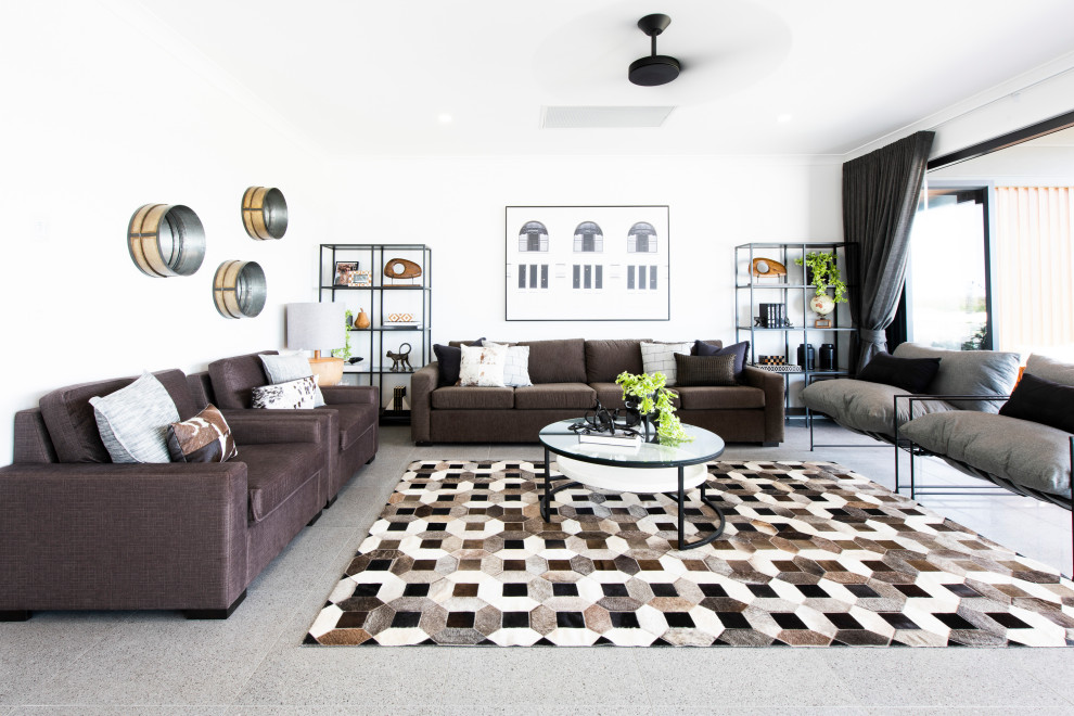 Foto di un soggiorno minimal con pareti bianche e pavimento grigio