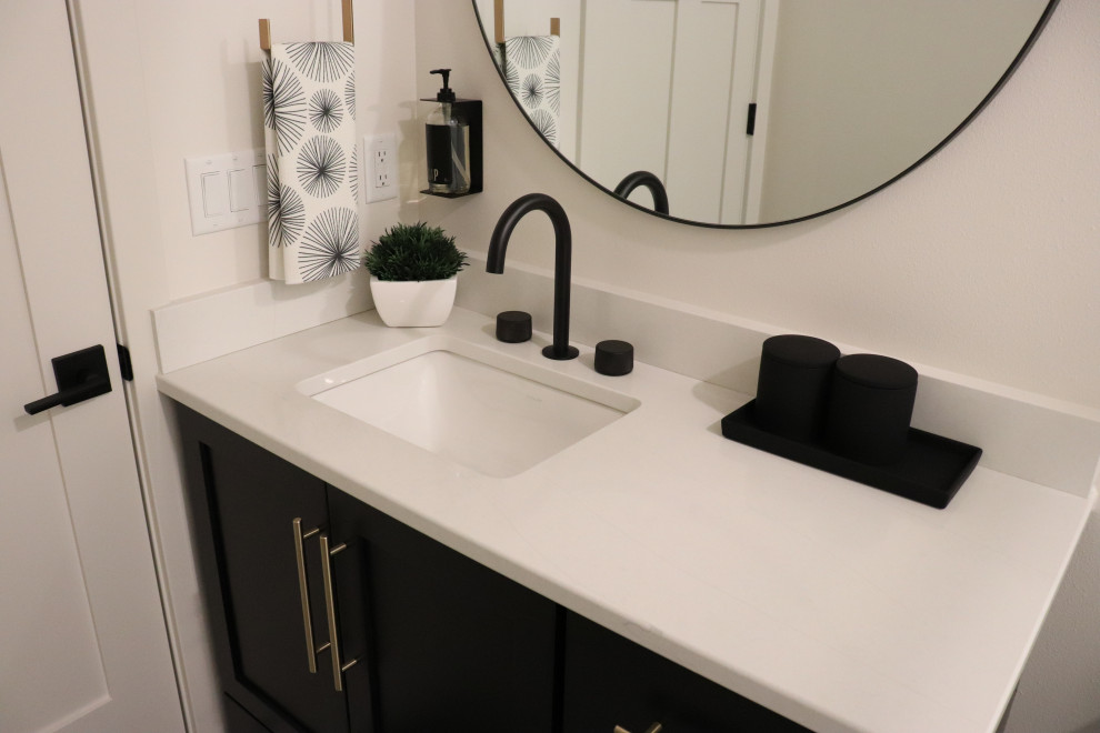 Example of a large transitional l-shaped medium tone wood floor and brown floor open concept kitchen design with a single-bowl sink, shaker cabinets, white cabinets, quartz countertops, gray backsplash, subway tile backsplash, stainless steel appliances, an island and white countertops
