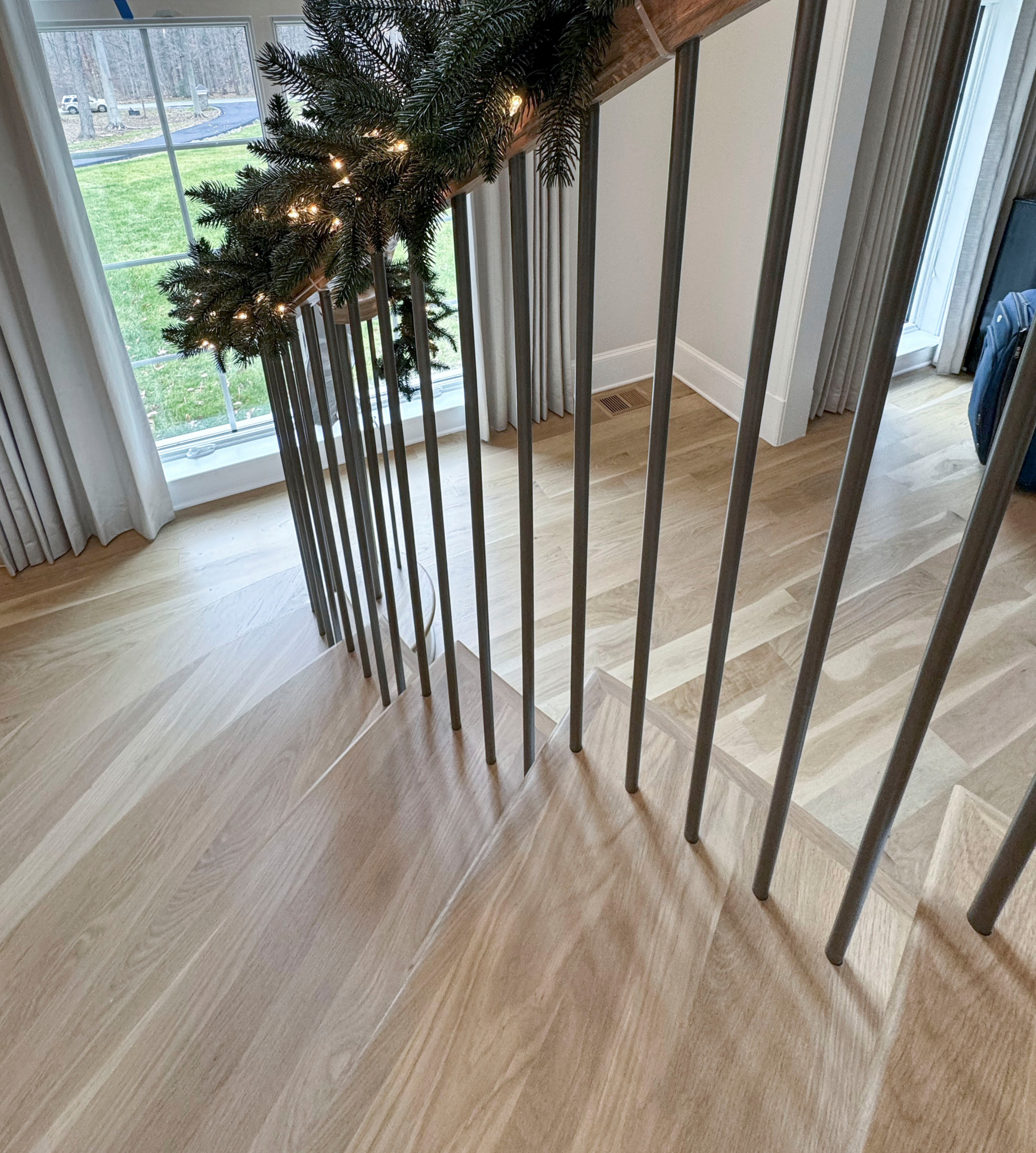 116_Elegant & Eye-catching Curved Staircase, Leesburg VA 20175