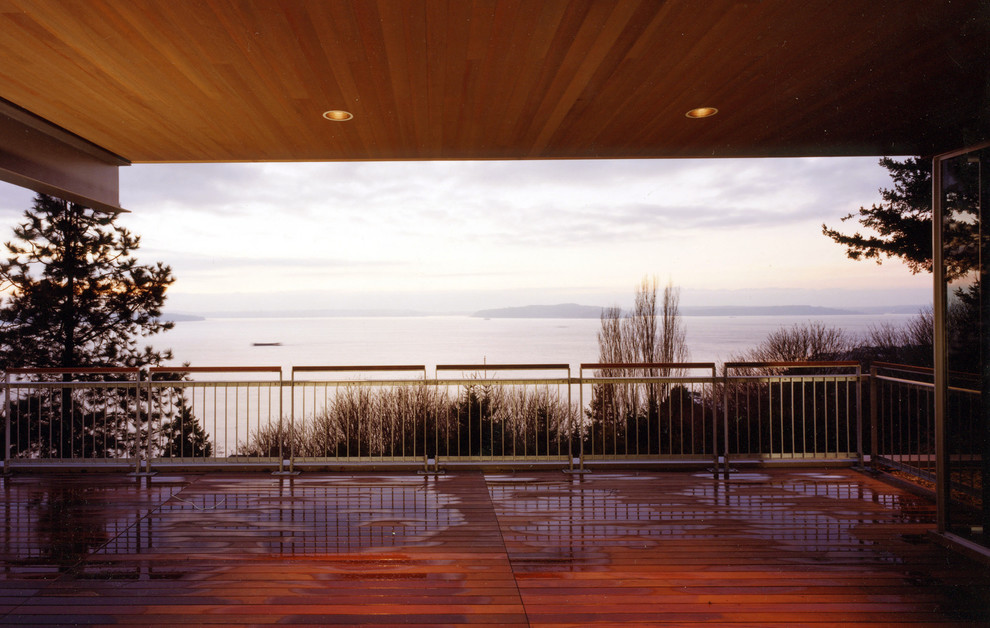 Inspiration for a modern deck in Seattle with a roof extension.