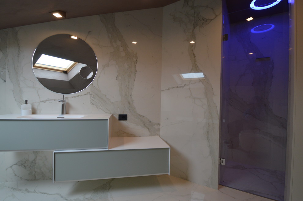 Photo of a contemporary bathroom in Bari.