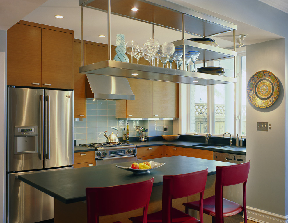 This is an example of a contemporary kitchen in DC Metro.