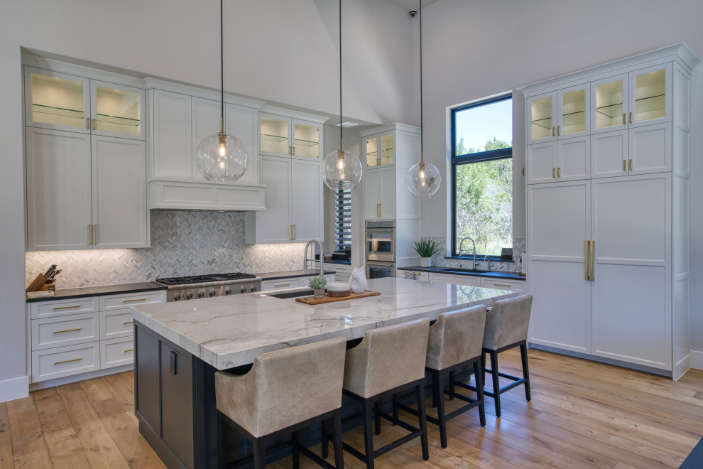 Transitional kitchen photo in Austin