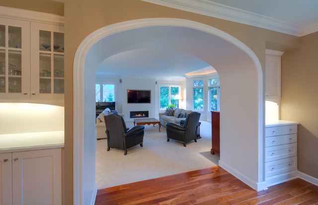 New Home: Ann Arbor Hills klassisch-esszimmer