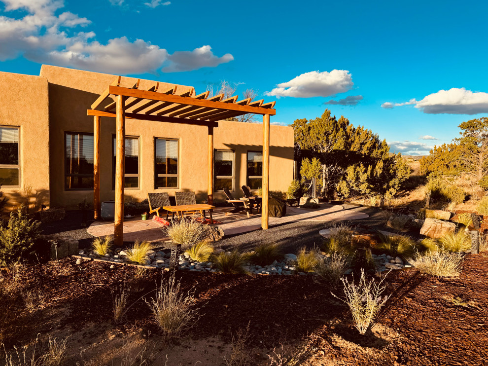 Example of a mountain style deck design in Albuquerque