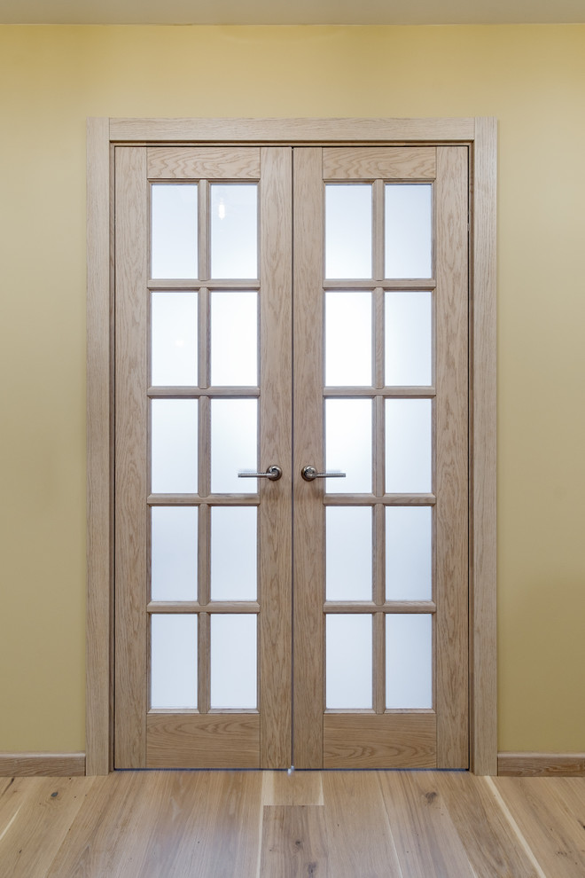 Двери натурального цвета