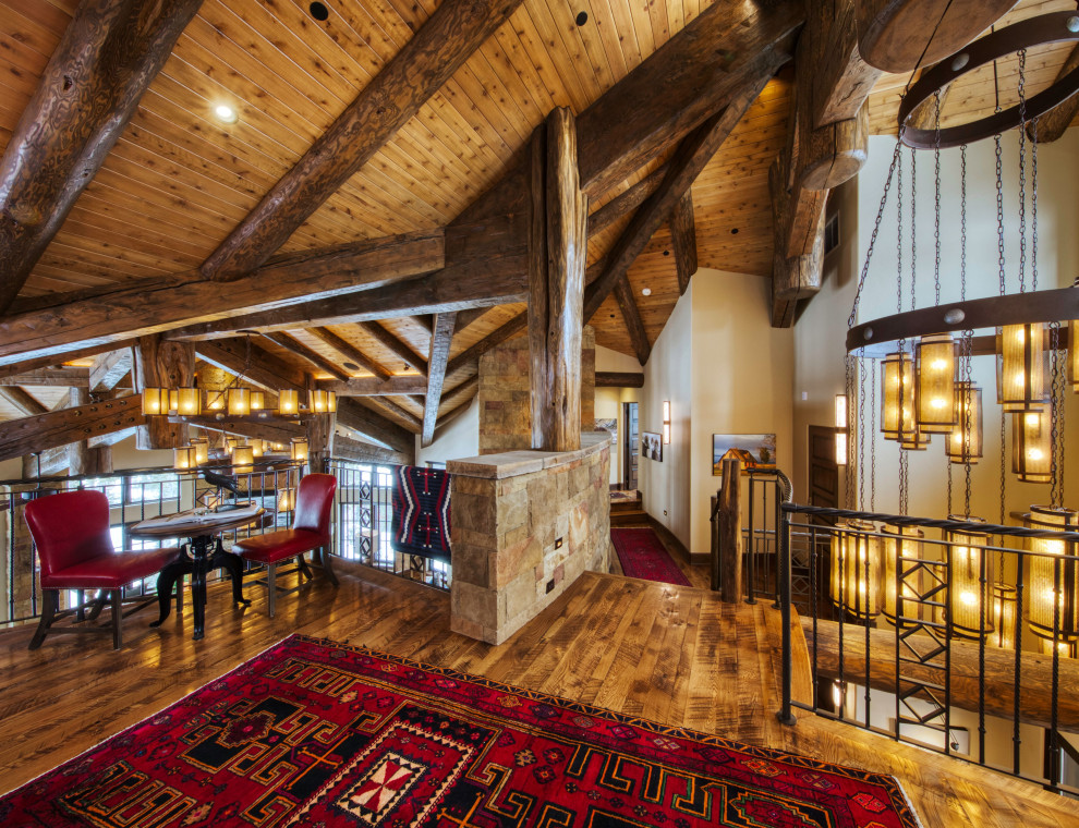 Home design - rustic home design idea in Denver
