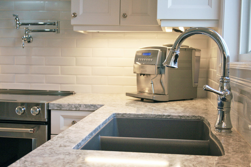 Home design - transitional home design idea in Toronto