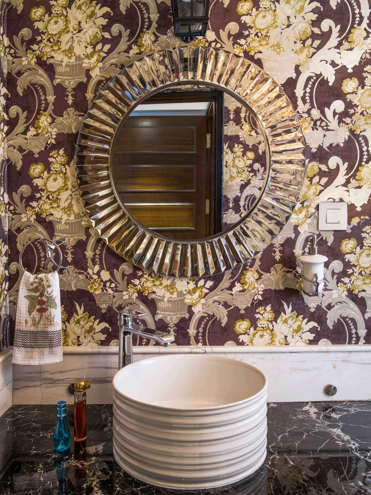 Contemporary bathroom in Delhi.