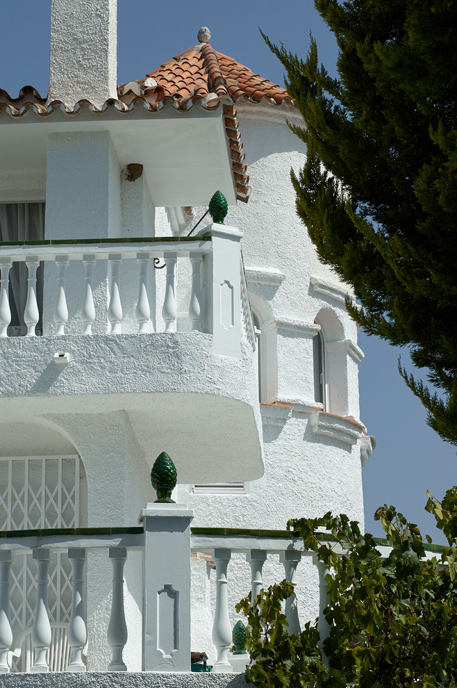 Design ideas for a mid-sized mediterranean home design in Malaga.