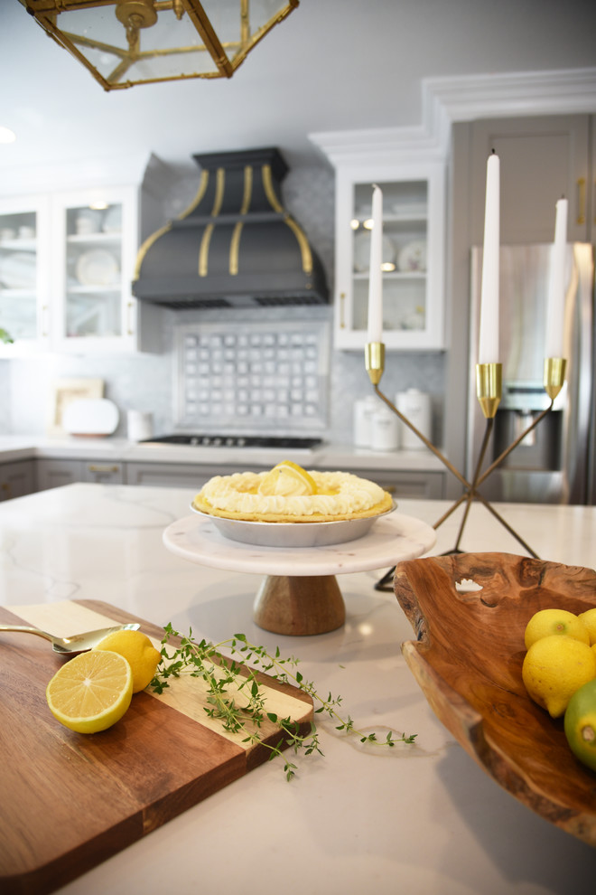 Kitchen - transitional kitchen idea in Orange County