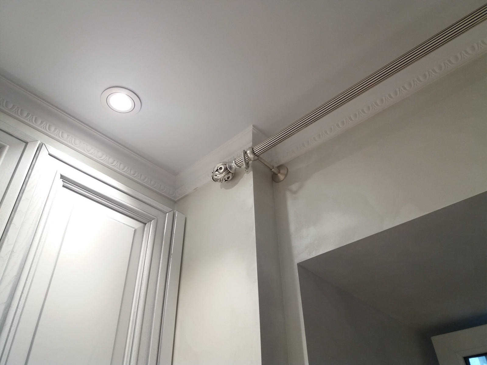 Двухкомнатная квартира в светлых тонах.