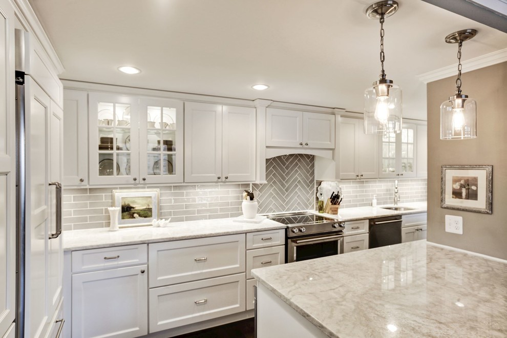 Inspiration for a large traditional u-shaped kitchen in DC Metro with an undermount sink, shaker cabinets, white cabinets, quartzite benchtops, grey splashback, subway tile splashback, panelled appliances, dark hardwood floors, with island, brown floor and white benchtop.