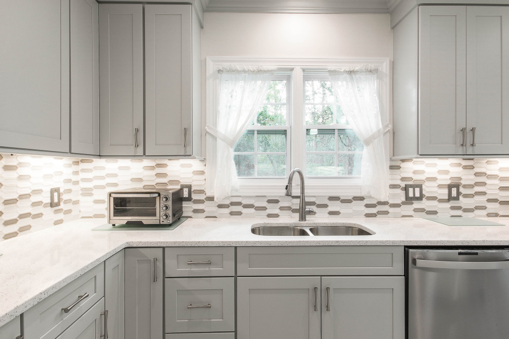Kitchen - transitional kitchen idea
